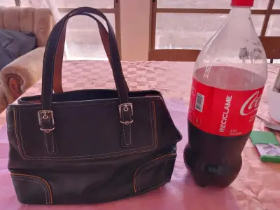 Bolso de cuero negro Coach con detalles marrones - miniatura 1