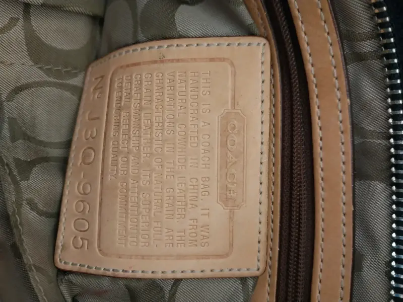 Bolso de cuero negro Coach con detalles marrones - 3