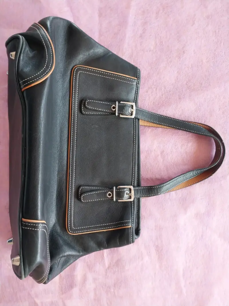 Bolso de cuero negro Coach con detalles marrones - 4