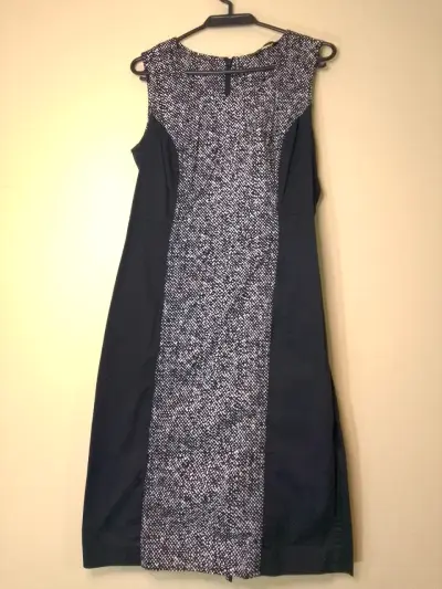 Vestido sin mangas en blanco y negro elegante - miniatura 1