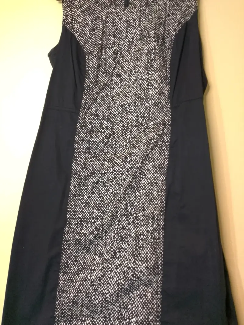 Vestido sin mangas en blanco y negro elegante - 2