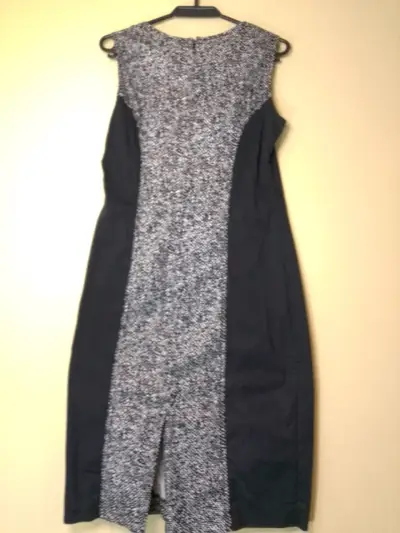 Vestido sin mangas en blanco y negro elegante - miniatura 3