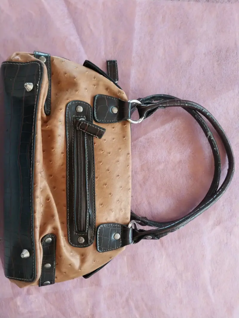 Bolso de mano marrón con detalles negros N.Y.C. - 3