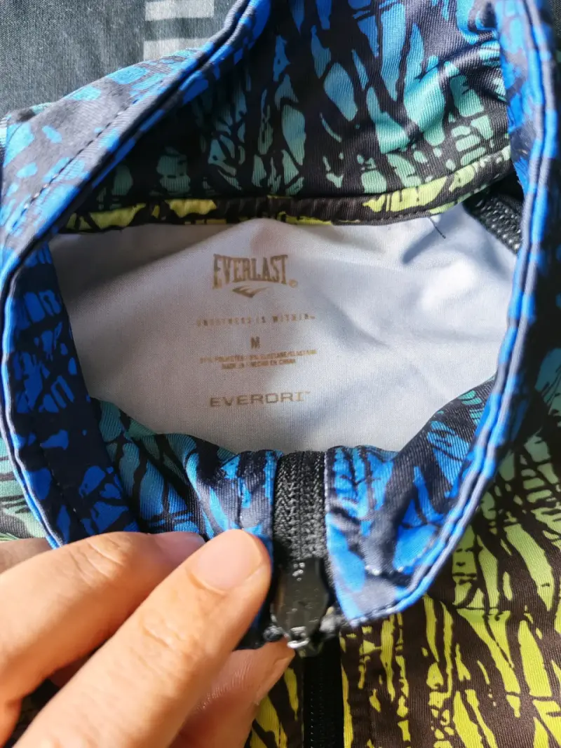 Chaqueta deportiva Everlast con diseño abstracto - 2