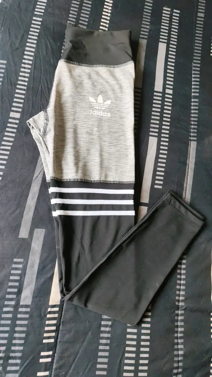 Leggings deportivos Adidas gris y negro talla s/m - 1