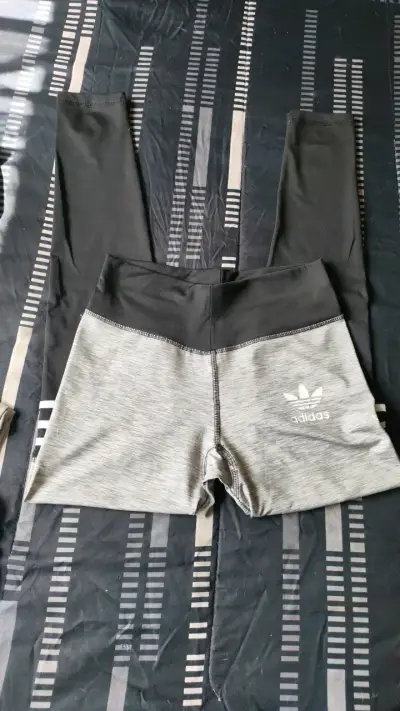Leggings deportivos Adidas gris y negro talla s/m - miniatura 2