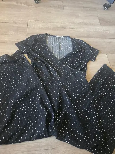 Vestido largo negro con diseño de puntos - miniatura 1