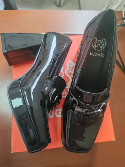 Zapatos de charol negro con tacón Weide - miniatura 1