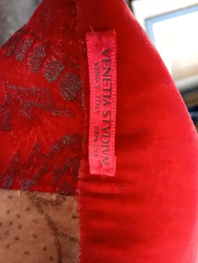 Cojines Decorativos de Seda Roja y Dorada - miniatura 2