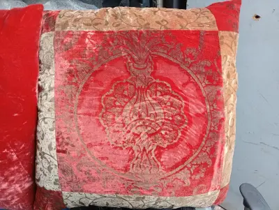 Cojines Decorativos de Seda Roja y Dorada - miniatura 4