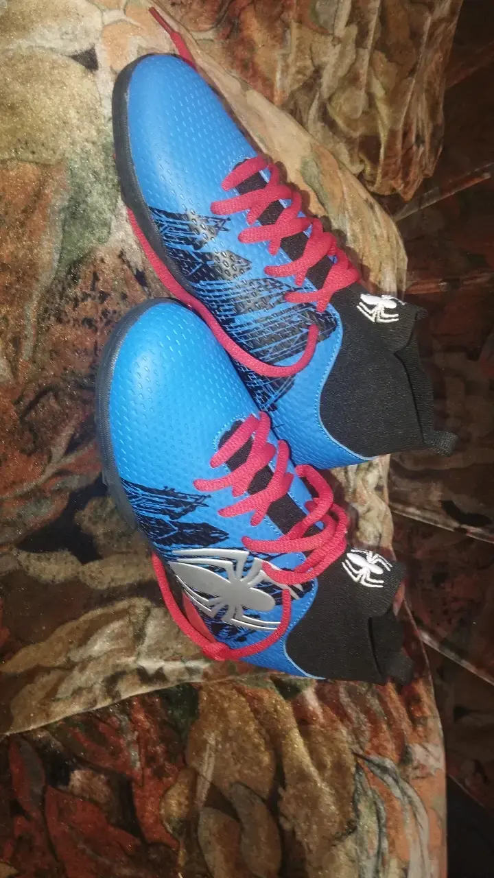 Zapatillas deportivas infantiles azul y rojo - 1