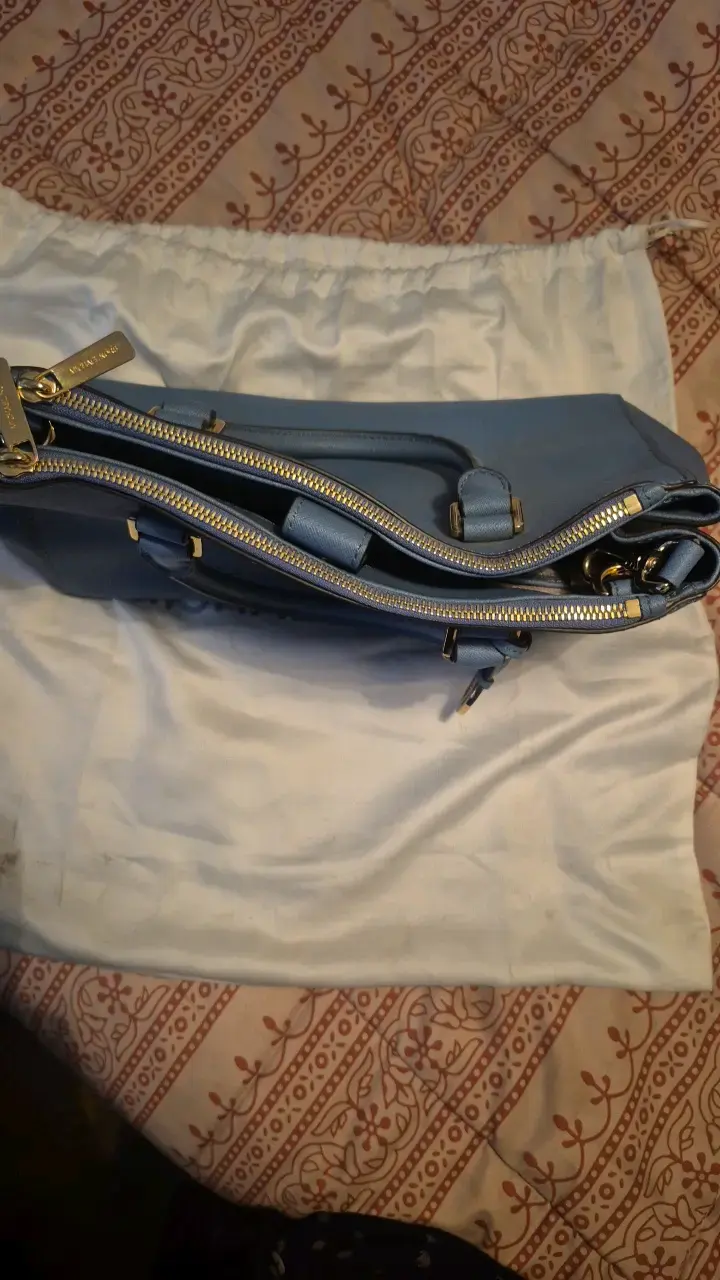 Bolso Michael Kors Sutton Medium Saffiano - 2
