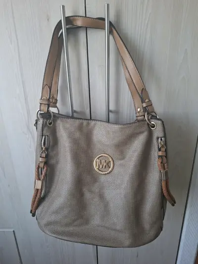Bolso de hombro M K beige elegante - miniatura 1
