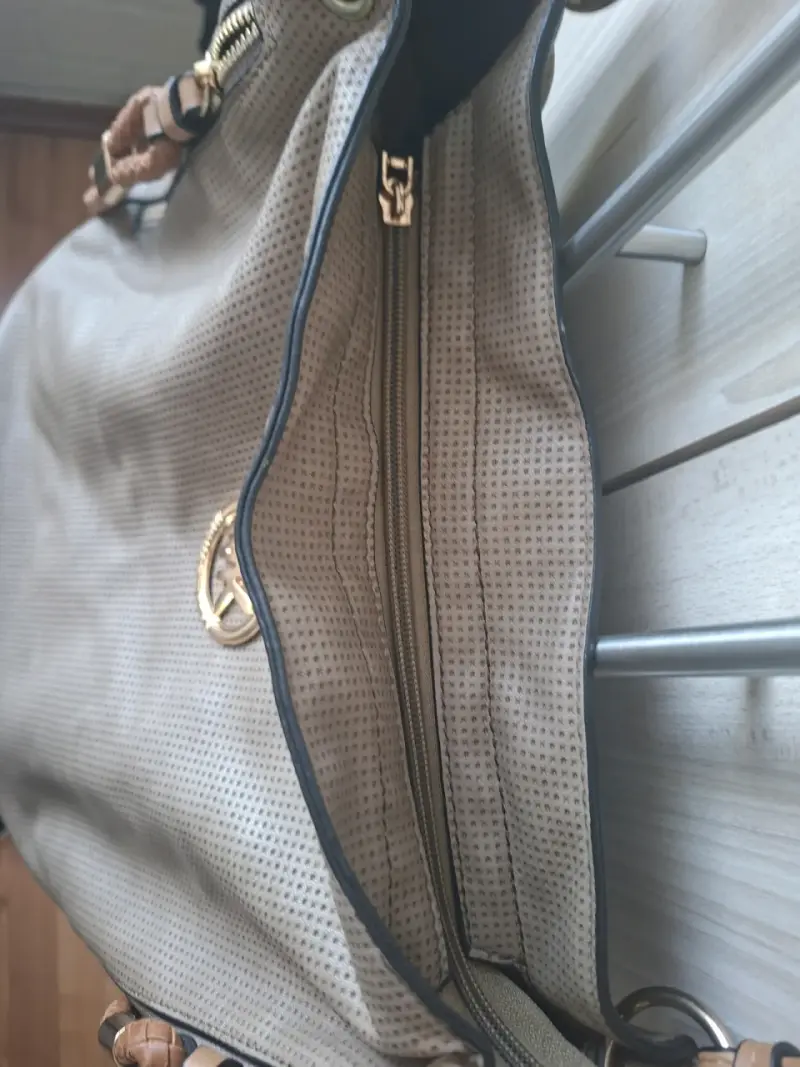 Bolso de hombro M K beige elegante - 3