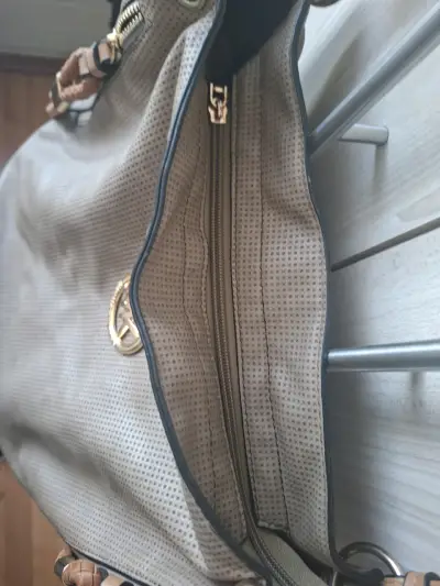 Bolso de hombro M K beige elegante - miniatura 3