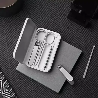 Set de manicura portátil en estuche blanco - miniatura 3