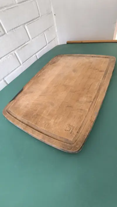 Tabla de cortar de madera grande usada - miniatura 2