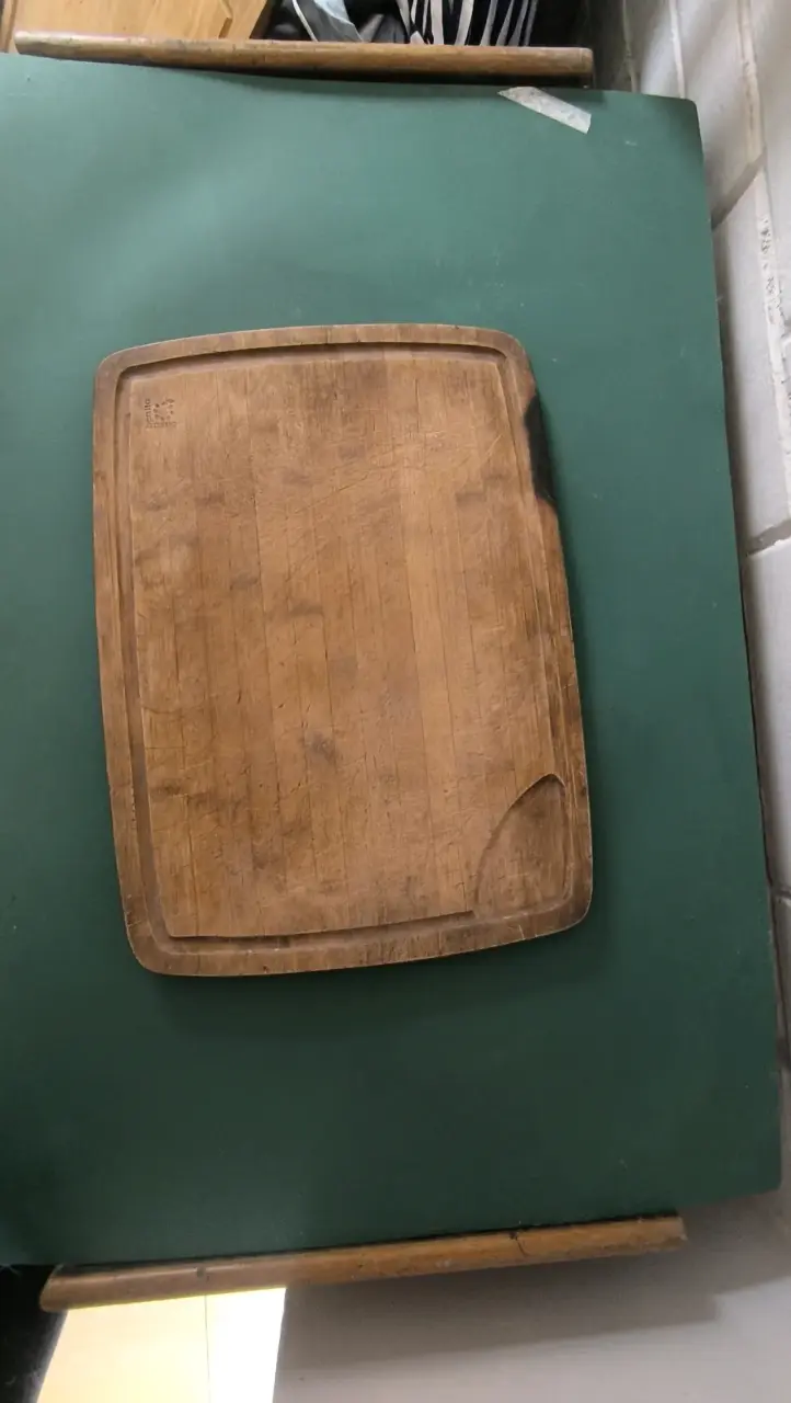 Tabla de cortar de madera grande usada - 3