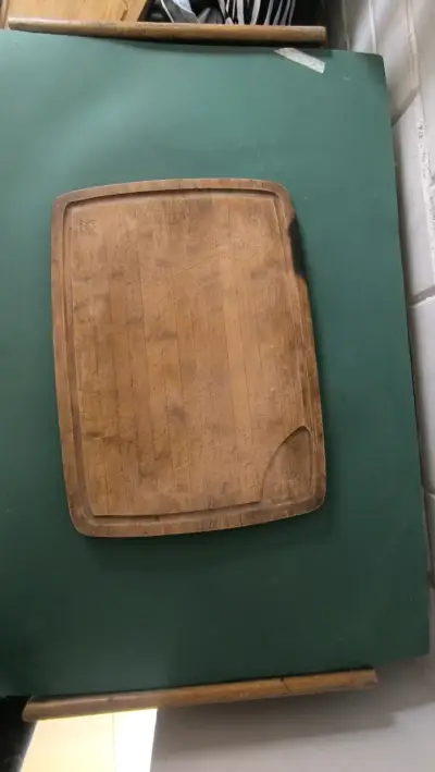 Tabla de cortar de madera grande usada - miniatura 3