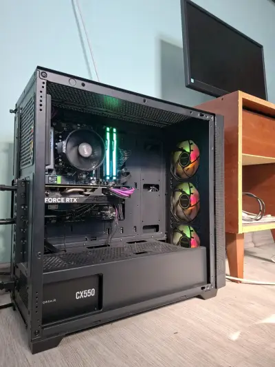 PC Gamer con Tarjeta Gráfica RTX y Fuente Corsair - miniatura 1