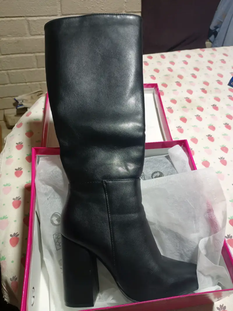 Botas de cuero negras con tacón alto - 1
