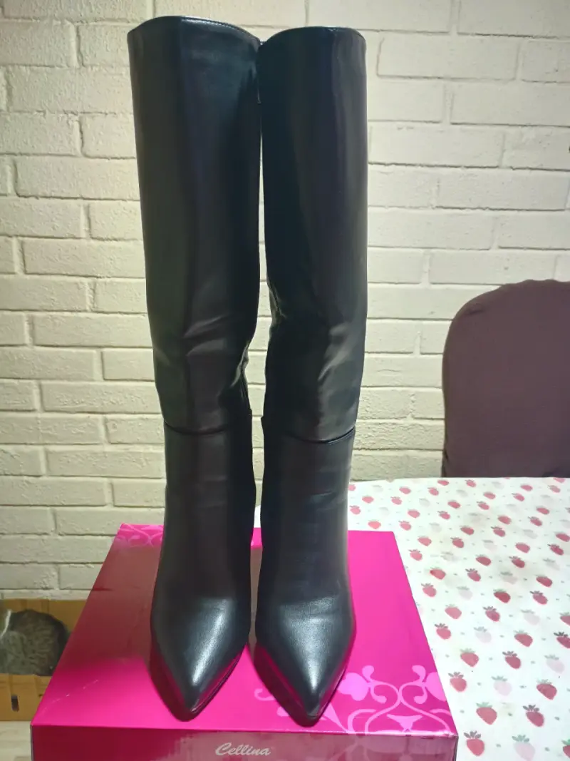 Botas de cuero negras con tacón alto - 2