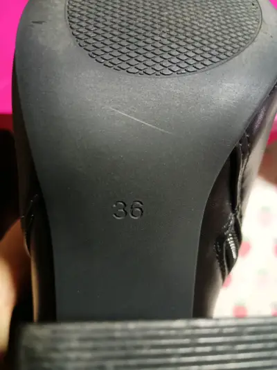 Botas de cuero negras con tacón alto - miniatura 4