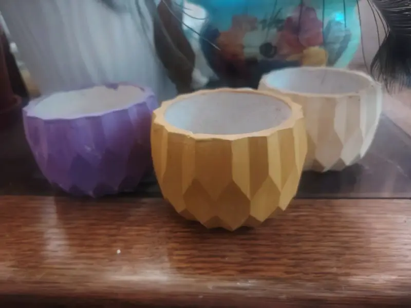 Maceteros decorativos de cerámica en colores variados - 1