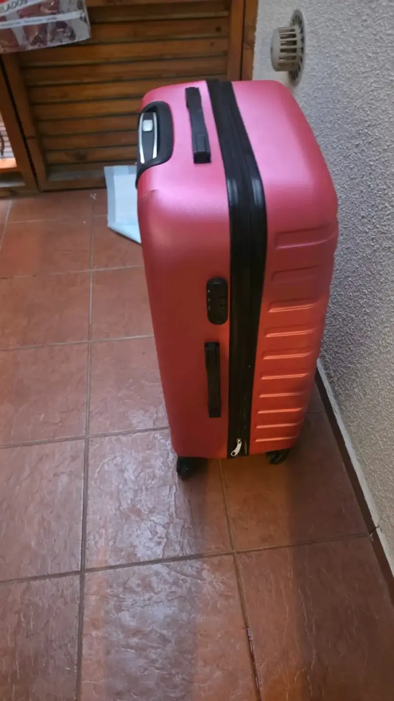 Maleta rígida rosada con ruedas giratorias