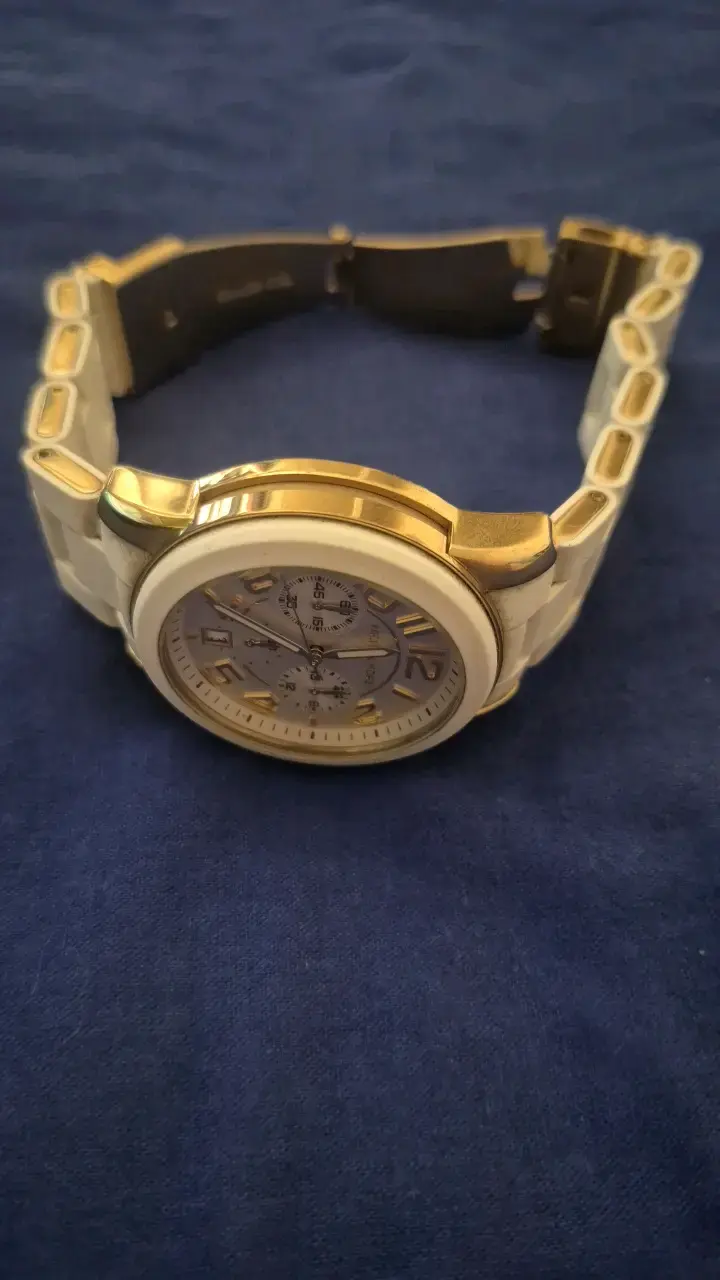 Reloj Michael Kors dorado con correa blanca - 2