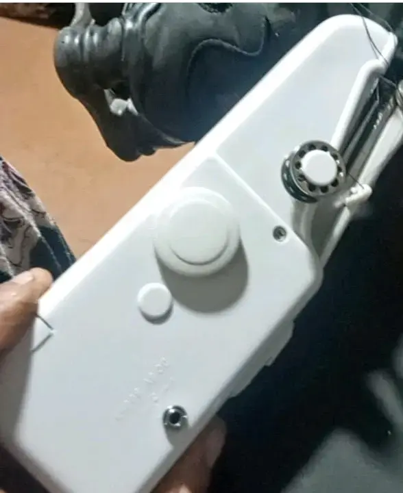 Máquina de Coser Portátil Blanca - 1