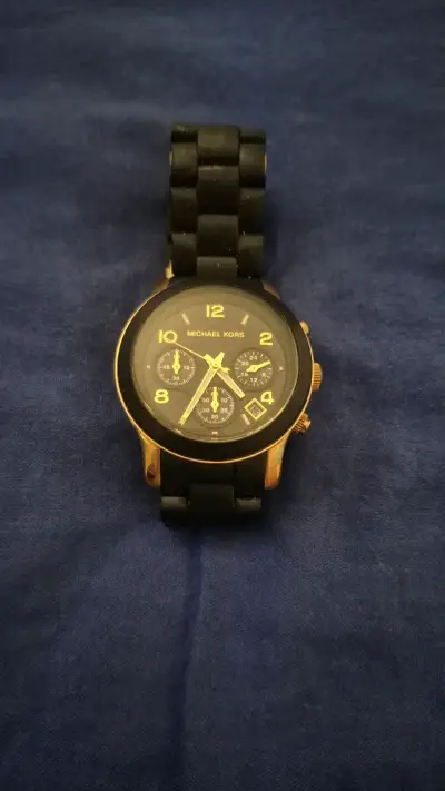 Reloj Michael Kors dorado y negro para mujer - miniatura 1