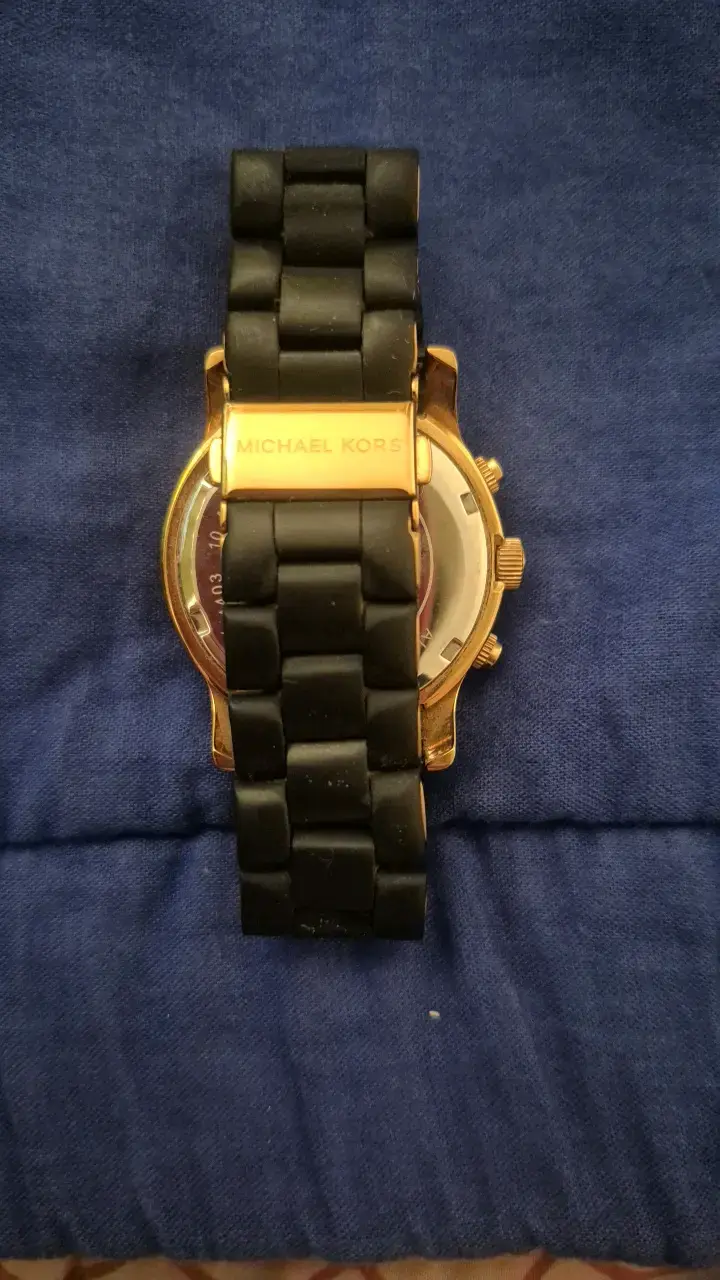 Reloj Michael Kors dorado y negro para mujer - 2