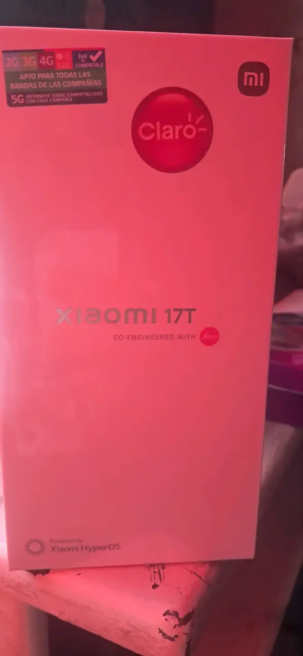 Smartphone Xiaomi 17T con HyperOS