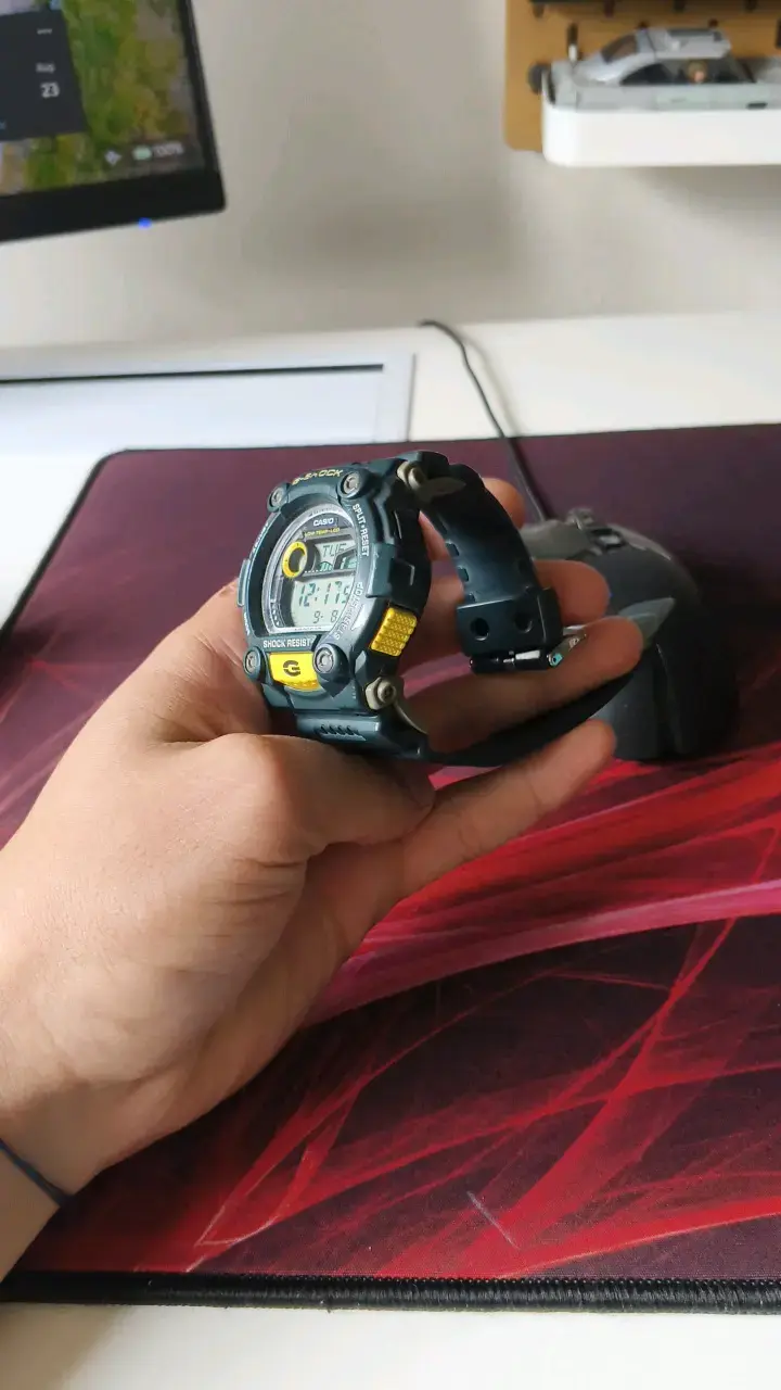 Reloj Casio G-Shock Resistente al Agua - 2