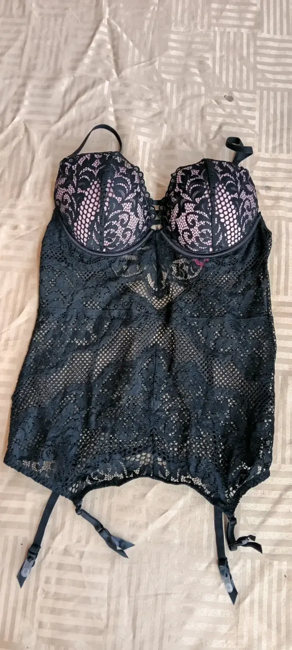 Conjunto de lencería de encaje negro y blanco - 1