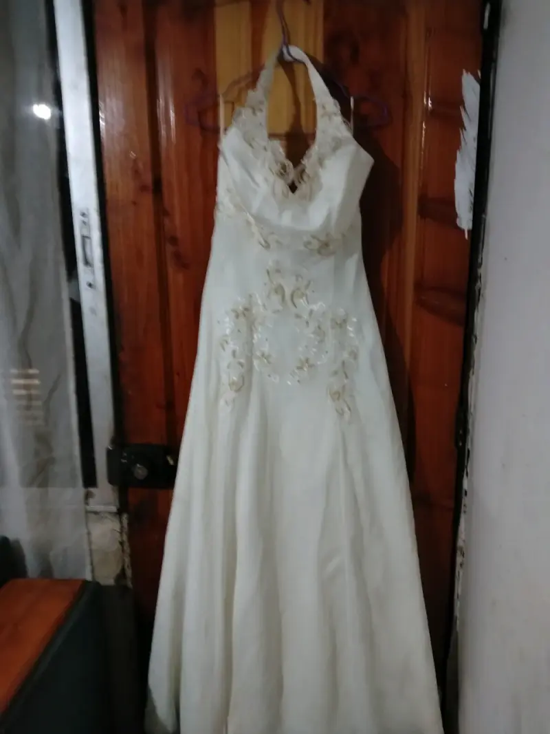Vestido de novia blanco con encaje