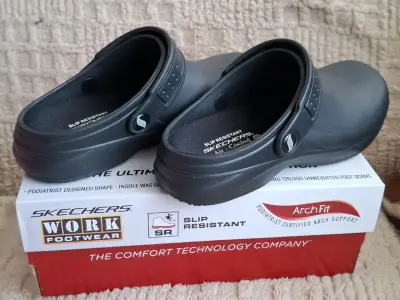 Zuecos Skechers Work ArchFit Negros Antideslizante - miniatura 1
