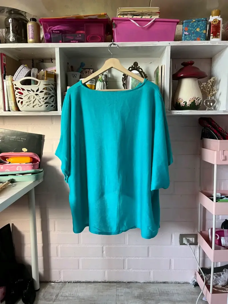Polera(murciélago) azul turquesa de mujer - 2