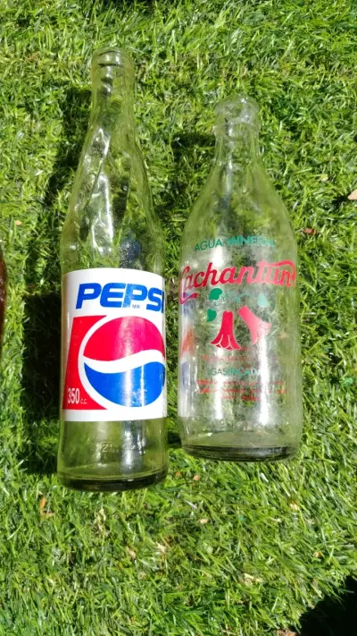 Botellas de vidrio vintage Pepsi y Cachantun - miniatura 1