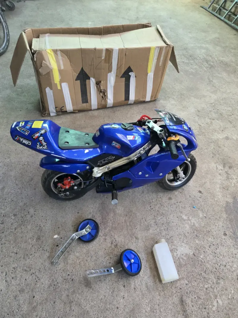 Mini moto eléctrica azul para niños con ruedas de entrenamiento - 1