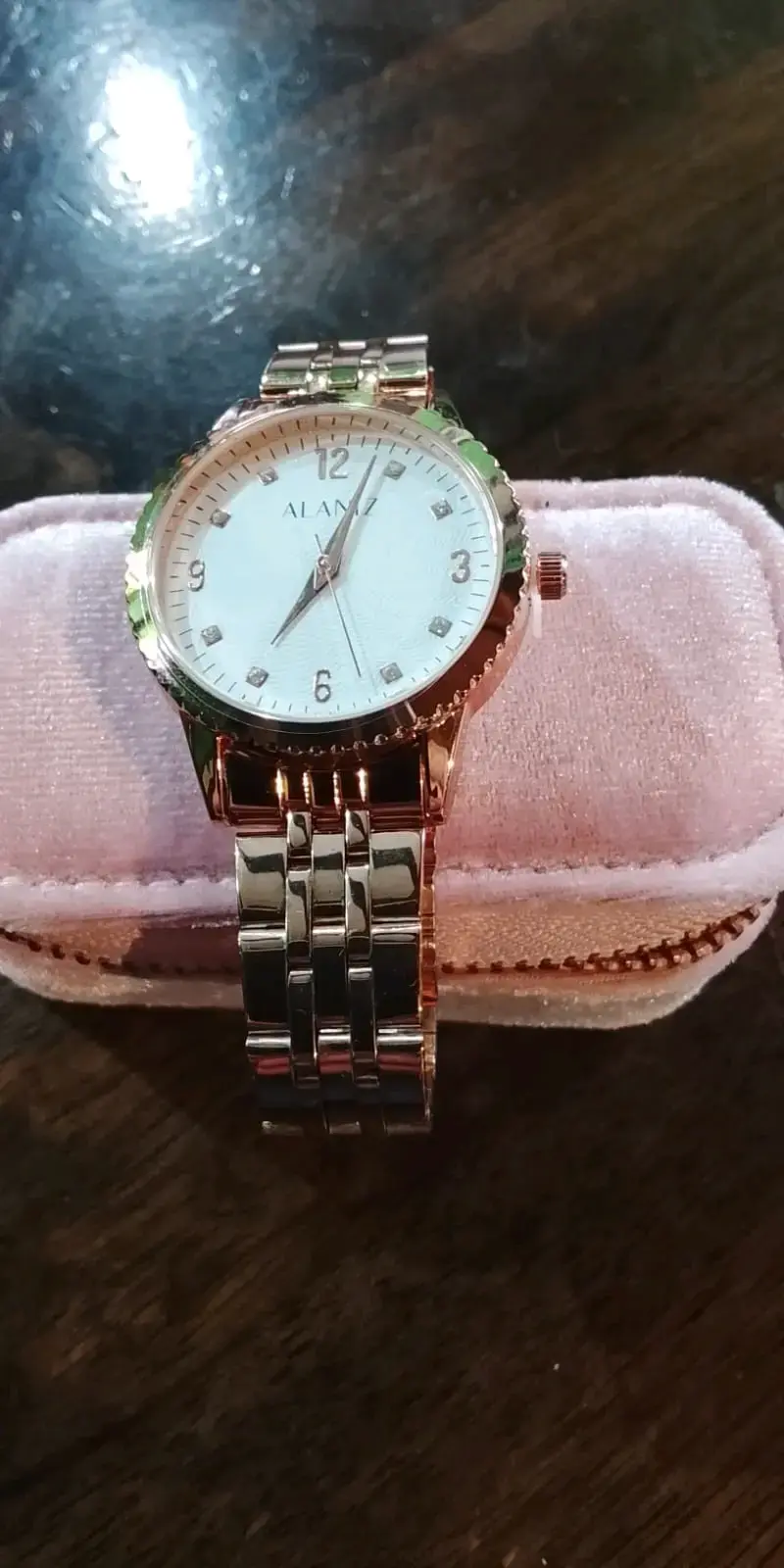 Reloj de pulsera dorado Alamz elegante