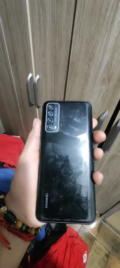 Smartphone Huawei con cámara cuádruple - miniatura 1
