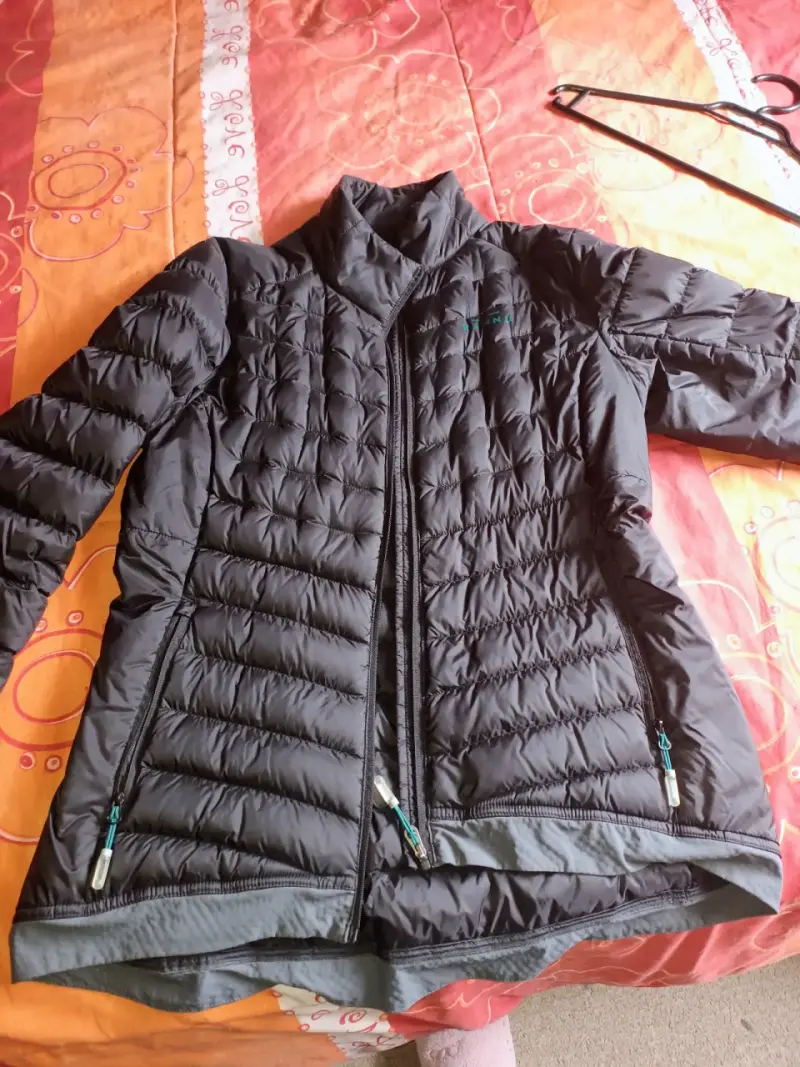 Chaqueta acolchada negra para mujer - 1