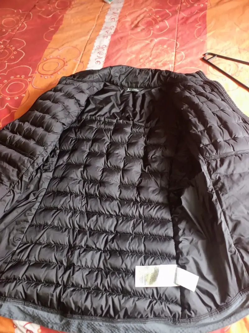 Chaqueta acolchada negra para mujer - 3