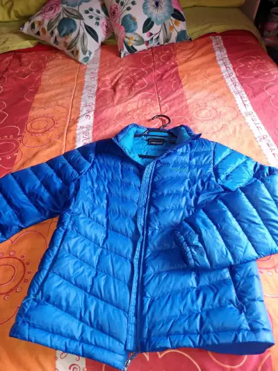 Chaqueta acolchada azul Marmot para invierno - miniatura 1