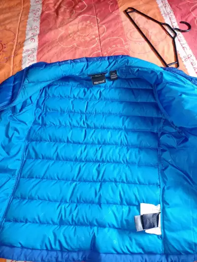 Chaqueta acolchada azul Marmot para invierno - miniatura 3