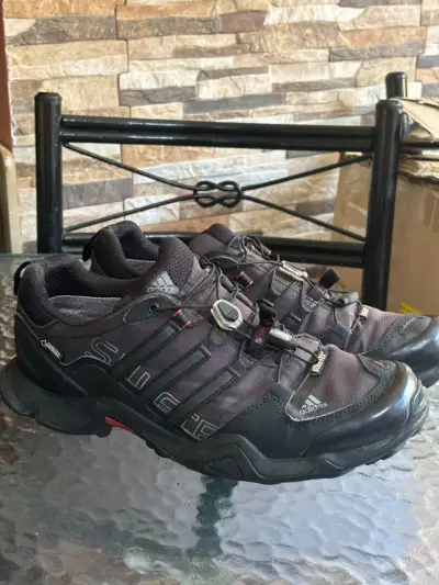 Zapatillas de trekking Adidas Gore-Tex negras - miniatura 1
