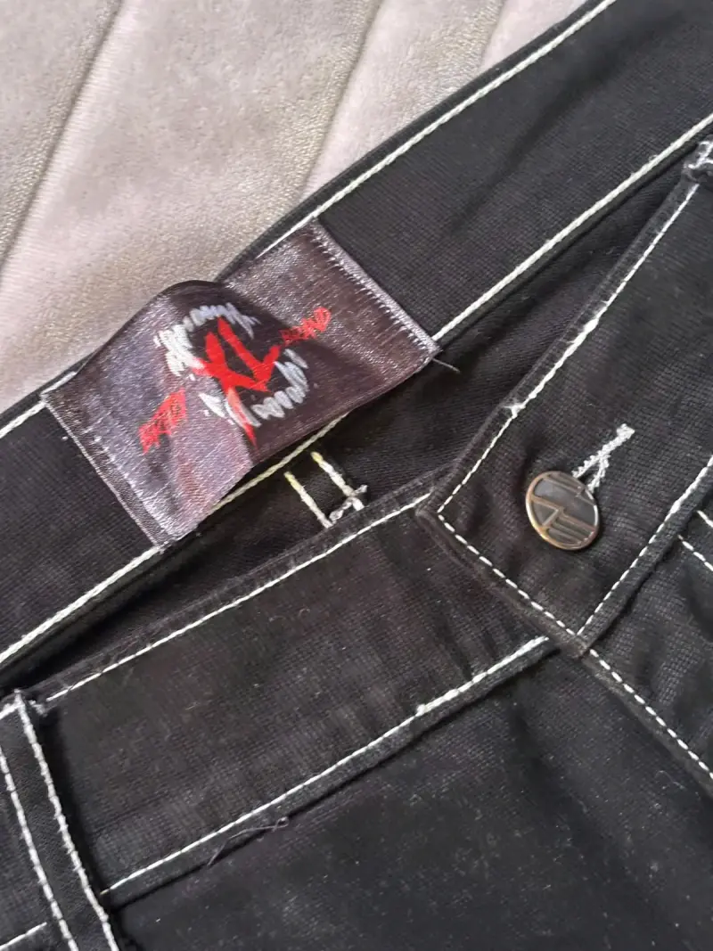 Pantalones cargo negros con bolsillos múltiples - 5