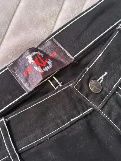 Pantalones cargo negros con bolsillos múltiples - miniatura 5
